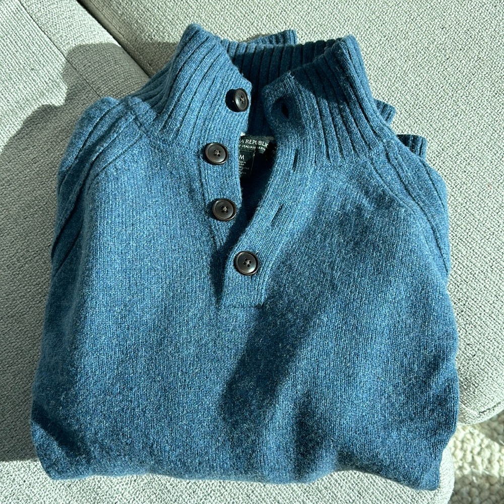 Banana Republic Italian yarn sweater